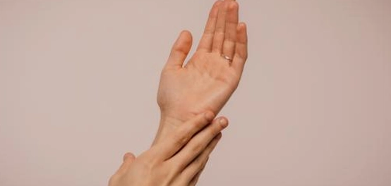 علاج وخيارات التخلص من تنميل اليدين