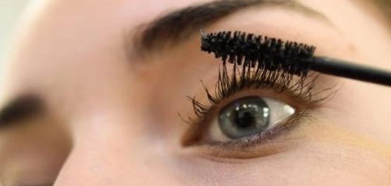أسرار الحصول على رموش طويلة وجميلة