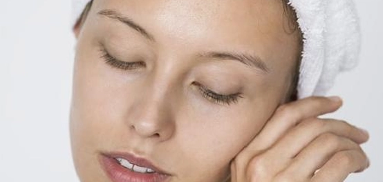 حلول فعّالة لإزالة شعر الوجه للبشرة الحساسة