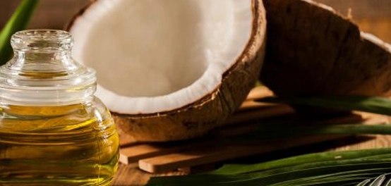 أفضل الزيوت الطبيعية لعلاج تقصف الشعر