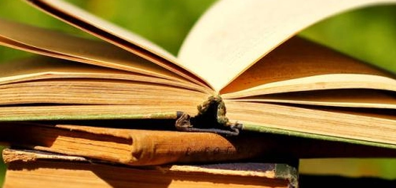 روايات عربية مميزة: رحلة عبر صفحات الأدب