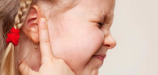 مشاكل الماء في الأذن: الأعراض والأسباب والعلاج