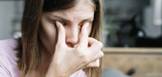 علامات نقص فيتامين ج لدى النساء