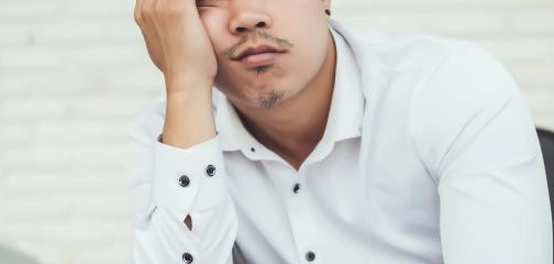 علامات نقص فيتامين ب١٢: دليل شامل