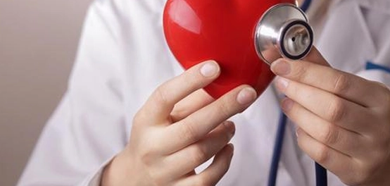 اضطرابات نظم القلب: الأسباب، الأعراض، العلاج، والوقاية