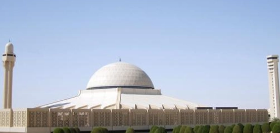 مطار الملك فهد الدولي: بوابة المملكة العربية السعودية للعالم