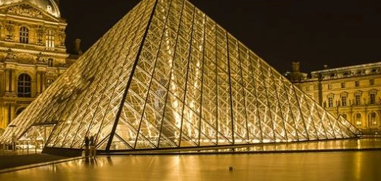 لوفر باريس: تحفة فنية عالمية