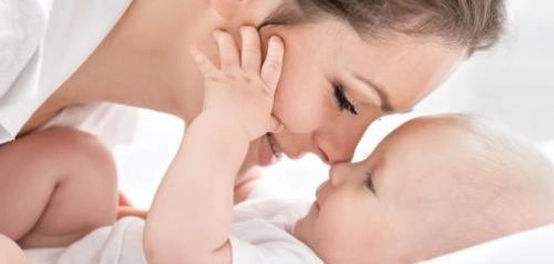 كلمات مؤثرة عن الأمهات