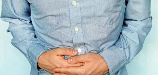 الأغذية المسببة للإمساك وطرق علاجه