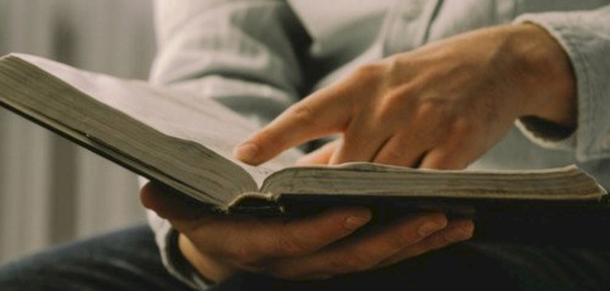 أمثلة توضيحية للنعت في القرآن الكريم والشعر العربي
