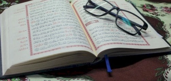 أمثلة واضحة على أحكام الإظهار القرآني