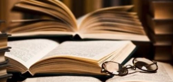 عوالم الكتب: رحلة في أصنافها المتنوعة