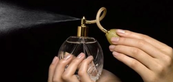 عالم العطور: رحلة عبر أنواعها وتركيزاتها