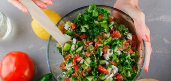 أشهى وصفات السلطات الخضراء