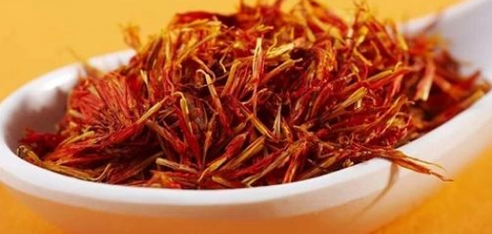 الزعفران: أصنافه، خصائصه، وفوائده