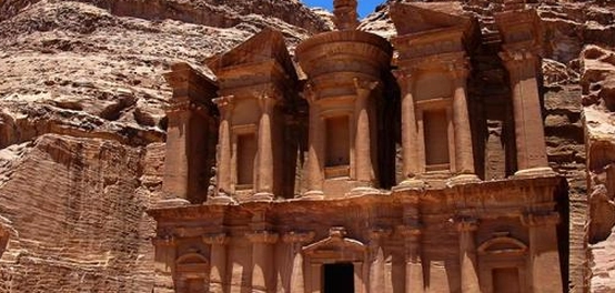 استكشاف عالم السياحة: تعريفها، أنواعها، وأركانها