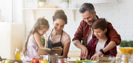 أهمية التعاون الأسري وبناء علاقات قوية