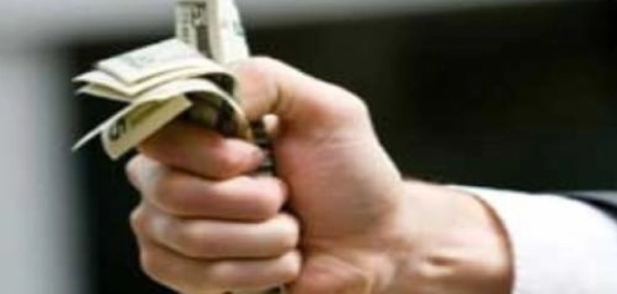 البخل: تعريف، أنواع، أسباب، وعواقبه