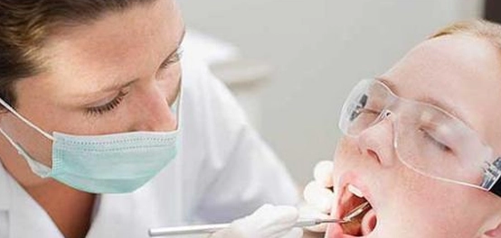 كسور الأسنان: الأسباب، الأنواع، والعلاج