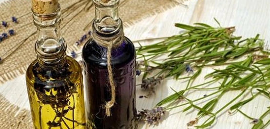 خلطات طبيعية لجمال شعرك