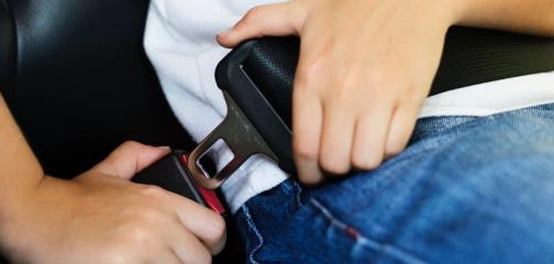 سلامة الطريق: أهمية استخدام حزام الأمان