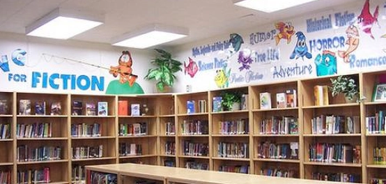 دور المكتبة المدرسية المحوري في تنمية الطلاب والمعلمين