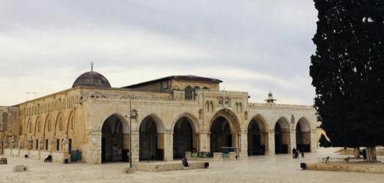دور المسجد الحاسم في حياة المسلم والمجتمع