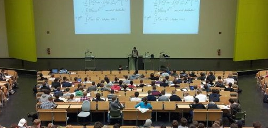 دور العوامل التعليمية في بناء منظومة تعليمية متميزة