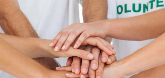 فوائد العمل التطوعي على الشباب