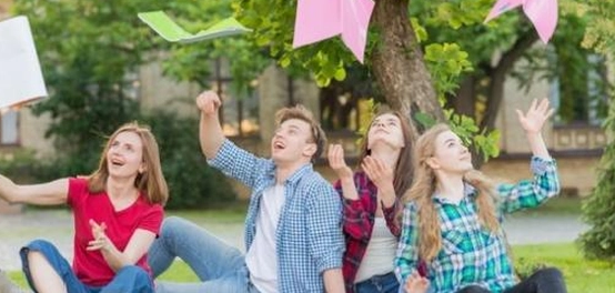 دور التعليم في بناء مجتمعات مزدهرة