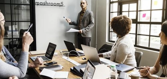 أهمية برامج التدريب للموظفين: رفع الكفاءة والإنتاجية