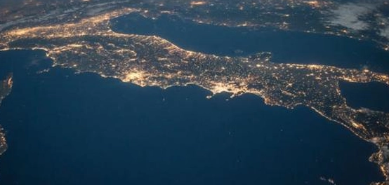 الكوكب الأزرق: أهمية الأرض ودورها في الحياة