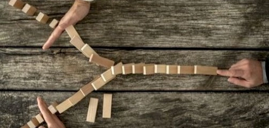 إدارة الأزمات: أهميتها وخطواتها الفعّالة