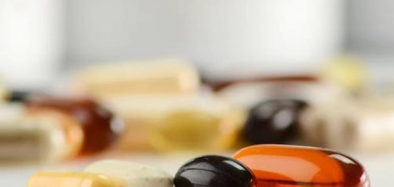 أسرار شعر صحي وقوي: أهم الفيتامينات والمعادن