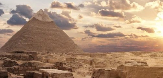 عجائب الدنيا: رحلة عبر أهم المعالم التاريخية