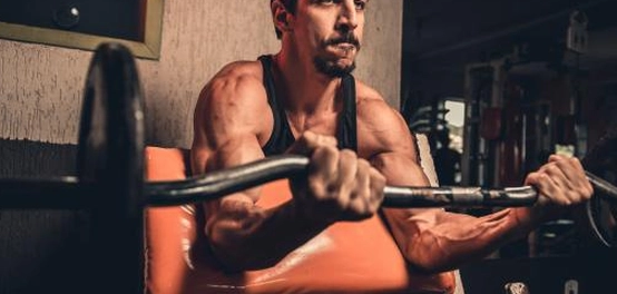 الفيتامينات الأساسية لنمو العضلات