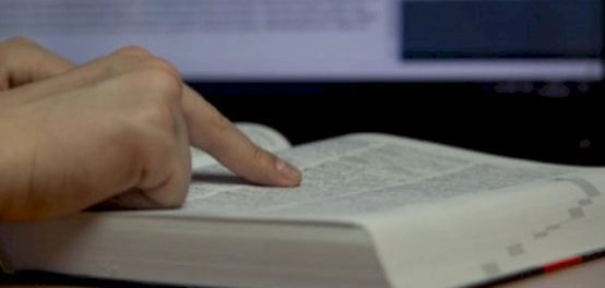 غوص في عالم علم اللغة: أهدافه، فروعه، وأهميته