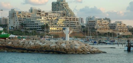 تاريخ مدينة عسقلان وموقعها على ساحل فلسطين