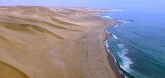 صحراء ناميب: امتدادها، تضاريسها، وكائناتها