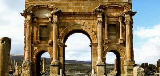مدينة تيمقاد الجزائرية: تاريخها، مواقعها، ومعالمها