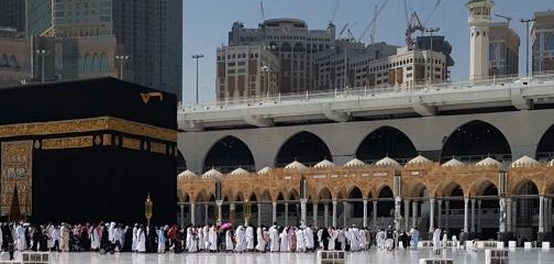من أول من طاف بالكعبة المشرفة؟