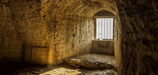 بناة السجون الأوائل في تاريخ الإسلام