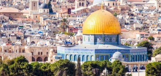 قبلة المسلمين الأولى: رحلة إيمانية عبر الزمن
