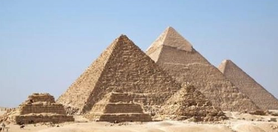 عجائب مصر: دليل شامل لأهرامات الفراعنة