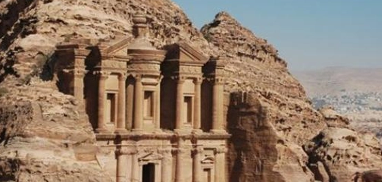 روائع البتراء: تاريخها، مواقعها، و آثارها الخالدة