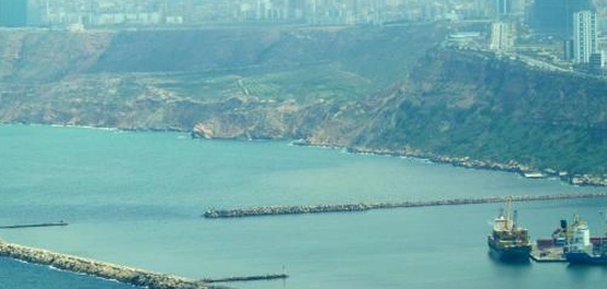 اكتشاف مدينة وهران الساحلية: موقعها، مناخها، ومواردها المائية