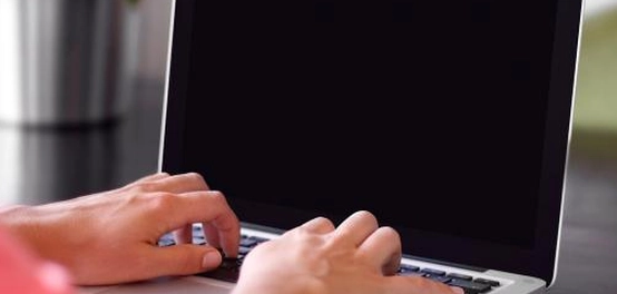 إصلاح مشاكل شاشة الكمبيوتر المحمول