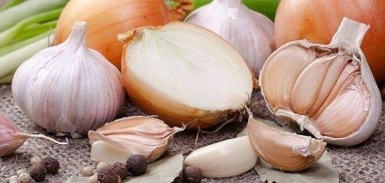 تنقية الشعر من رائحة الثوم