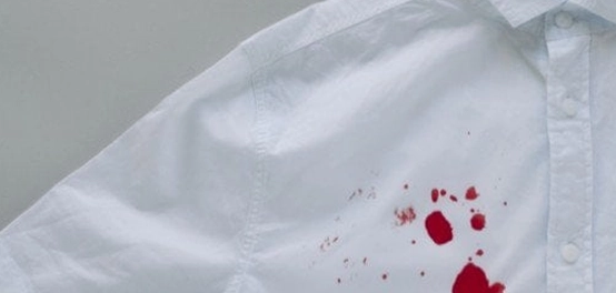 تنظيف بقع الدم من الملابس البيضاء
