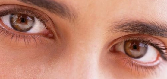 وداعاً للهالات السوداء: دليل شامل للتخلص منها